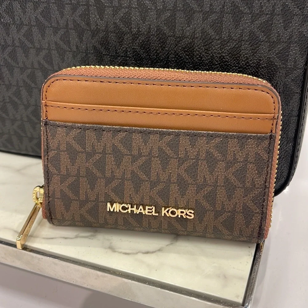 Michael Kors Jet Set Travel Medium Zip Around Card Case Brown